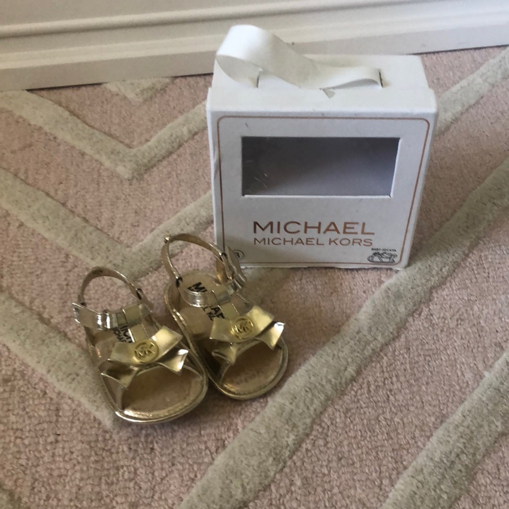 Michael Kors Gorgeous Gold shoes!